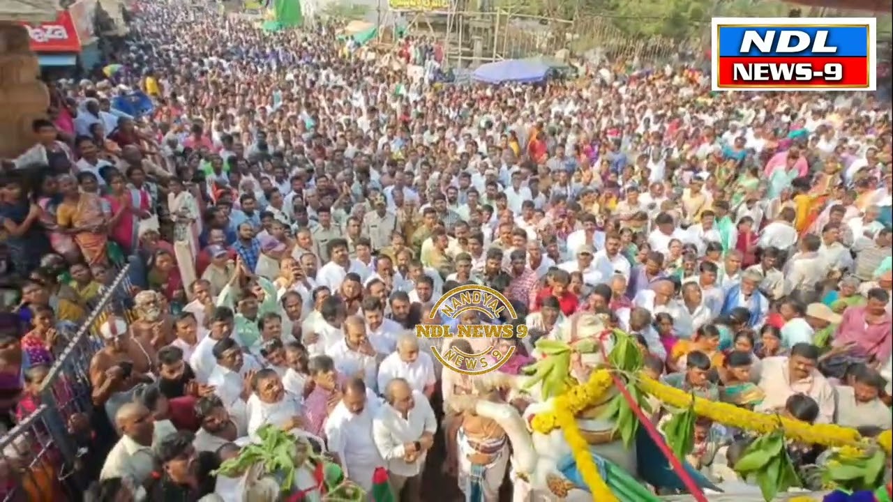 Тысячи людей были очарованы величием фестиваля Шри Лакшми Нарасимха Свами Ратхотсавам.