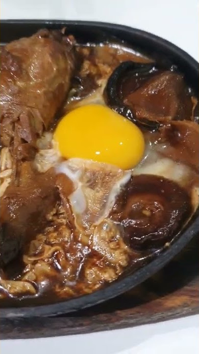 hot plate chicken noodle with mushroom...tit pan pan mee