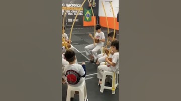 aula de berimbau para crianças. #grupomuzenzamogidascruzes