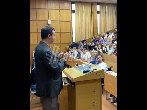 Ургант читает в МГИМО лекцию - YouTube