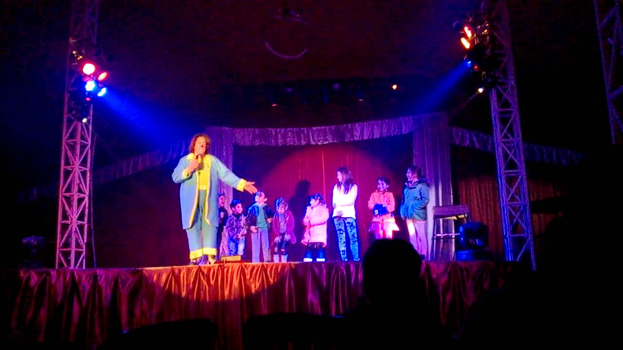 Sofi participando en el Show del Circo Luxor - YouTube