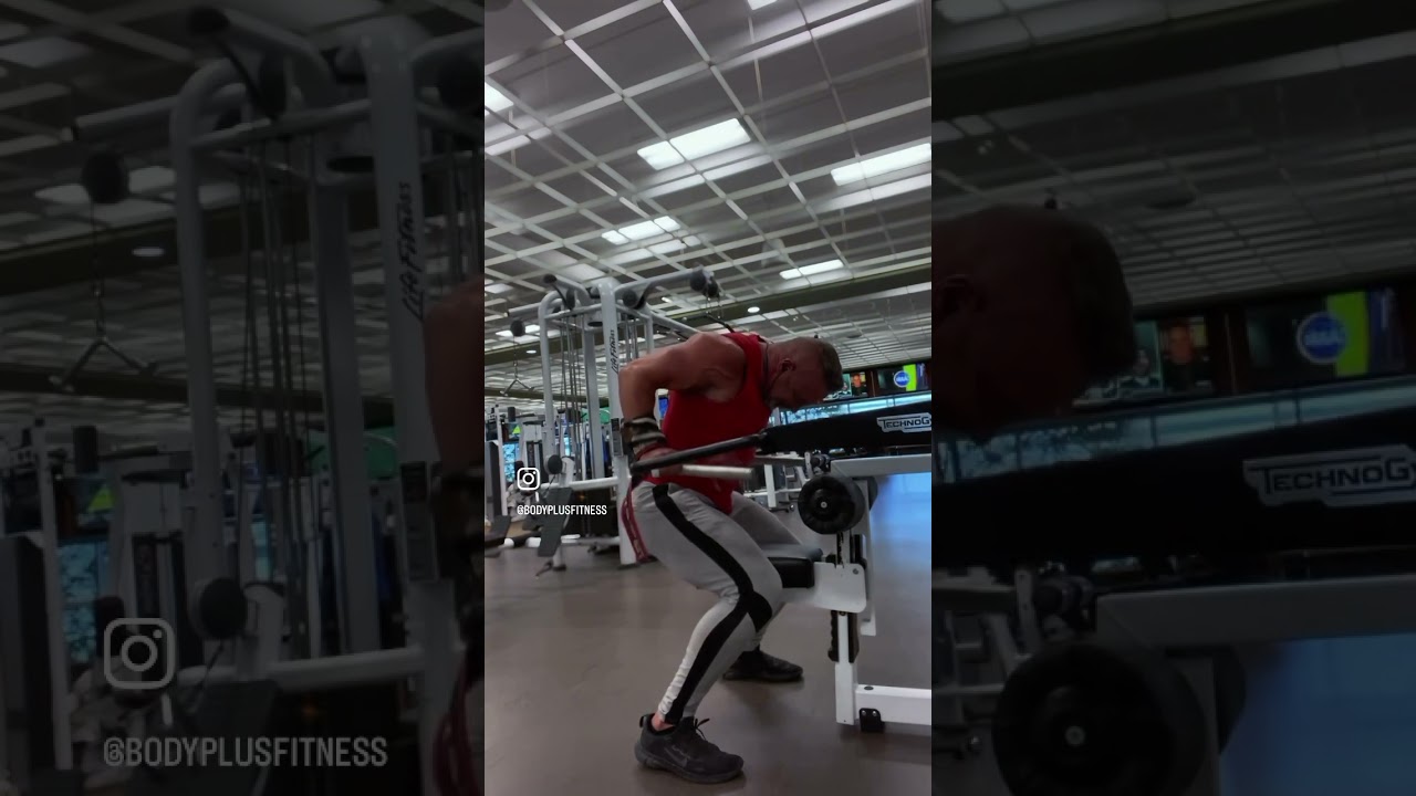 If you’re trying to emphasize your pecs while doing dips make sure you lean forward #fit #motivation