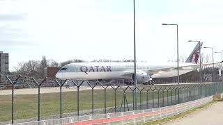 Follow me / Taxiway Qatar Airways A350-1041 (A7-ANH) in Berlin Tegel (TXL) am 02.04.2020