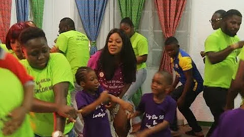 Liz Da Silva Dance Shaku Shaku With her lovely kids As They Dance Round Her At Her New Boutique