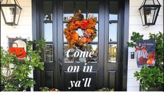 FARMHOUSE FALL / FALL DECOR/FARMHOUSE #FARMHOUSE #FARMHOUSETOUR #FALL