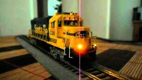Atlas Trainman GP38-2 H0 Scale - BNSF 2380 - Working ditch lights