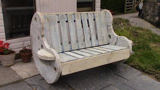 How to make a simple garden bench out of a empty cable reel and a couple of pallets for your garden. A cheap and simple pallet 