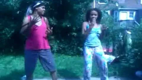 Ronda & Carli ( Nicki Minaj: Muny video)