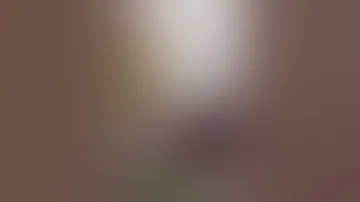 ديوث يصور امه 
