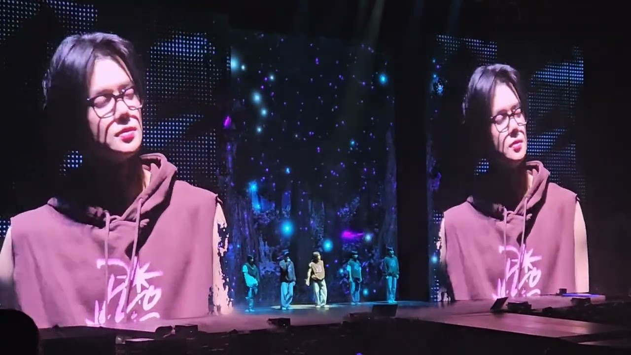 TXT in Barcelona - Fanchant, MOA singing Magic, Magic Island, Heaven - 