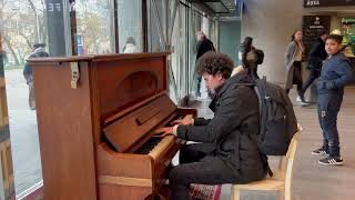 Thomas Krüger Piano Soul Improvisation @ Prag Railway Station