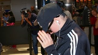 Katy Perry Tries To Hide From Cameras And Fans At LAX And Gets Booed