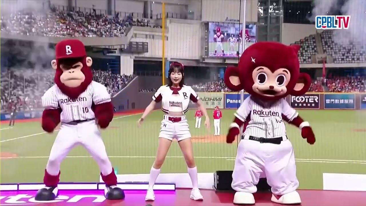 08/10 味全 VS 樂天 局間，推進隊長籃籃&猿氣&大聖帶來可愛的舞蹈表演