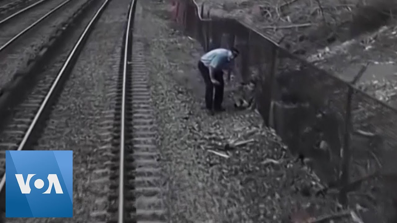 Railroad Workers Rescue Toddler From Tracks in New York | VOA News ...