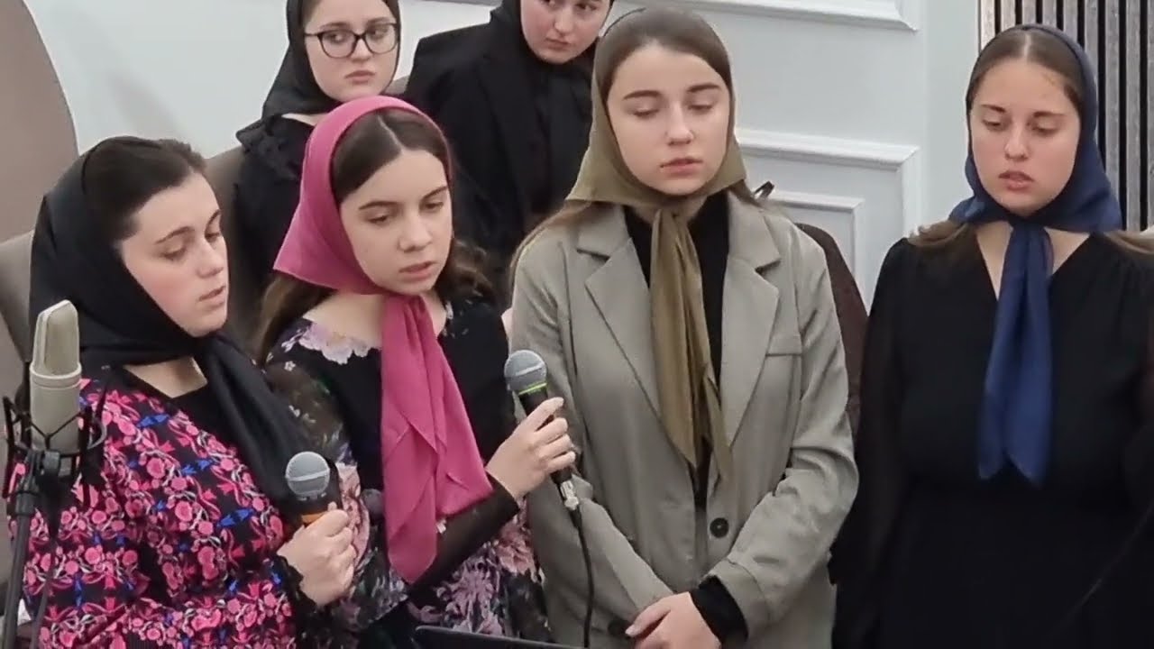 Grup de surori la Straja 01.01.2026 ,,Va veni..!,,.. 