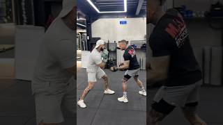 SHOW US WHAT U GOT ‼️ #boxingdrills #boxingcoach #boxingtraining #padwork #personaltrainer