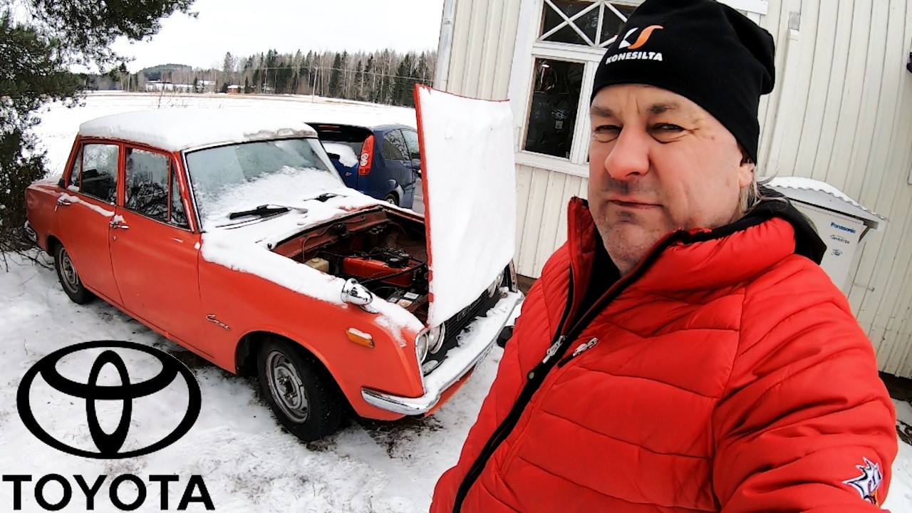 Toyota Corona RT40 startup