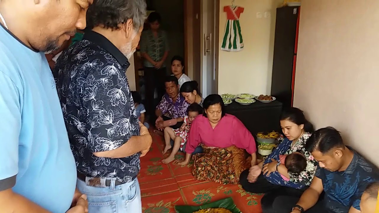 proses menempati rumah baru adat batak sederhana