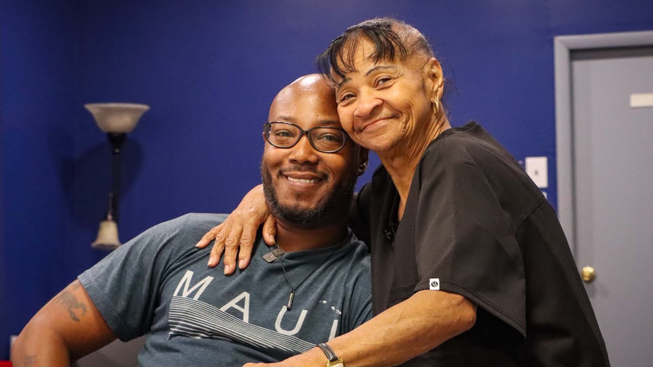 80-year-old ‘Mom’ cares for homeless men in Philadelphia