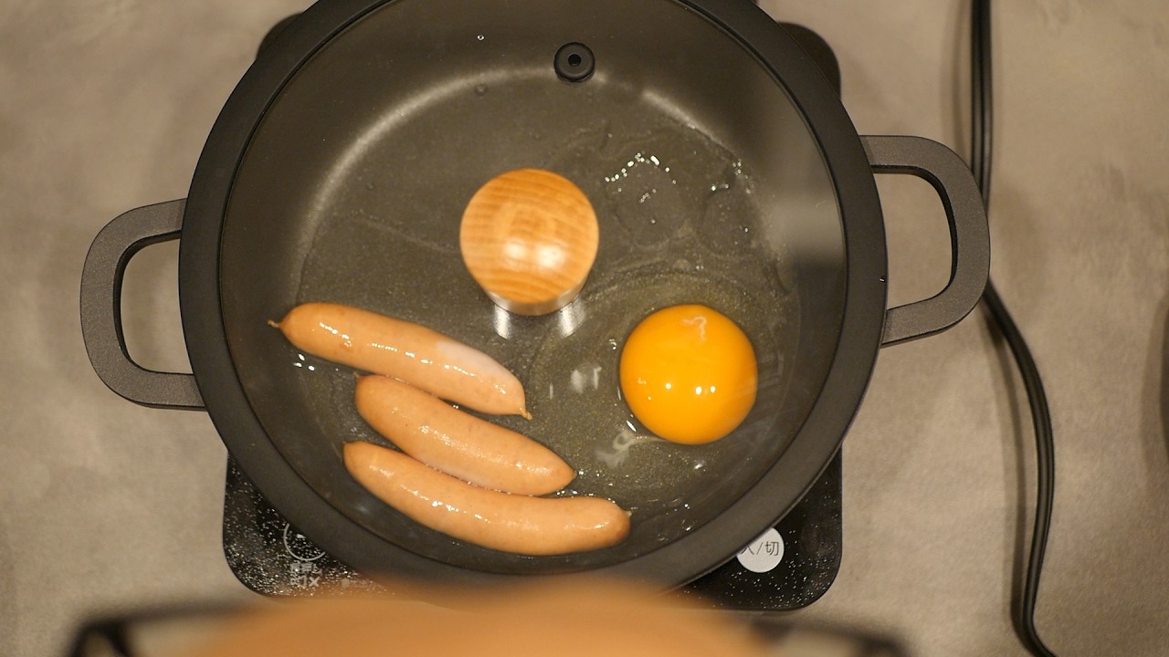 防音室で目玉焼きが焼けるか試す男