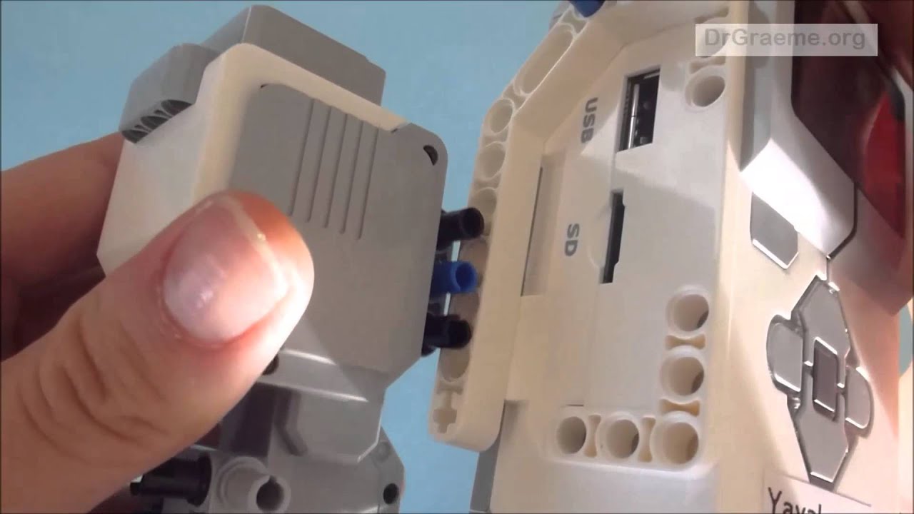 C1.7 Building Lego MindStorms EV3 SUMO robot; Step 7 of 15 - YouTube
