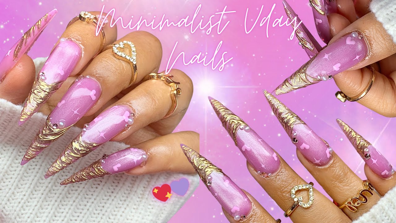 Акриловые ногти-стилеты с хромированным покрытием / Минималистичный дизайн ногтей ко Дню святого ...