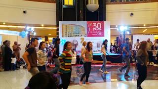 AHALIA FLASH MOB 2 ND DAY AT DELMA MALL MUSAFFAH screenshot 1
