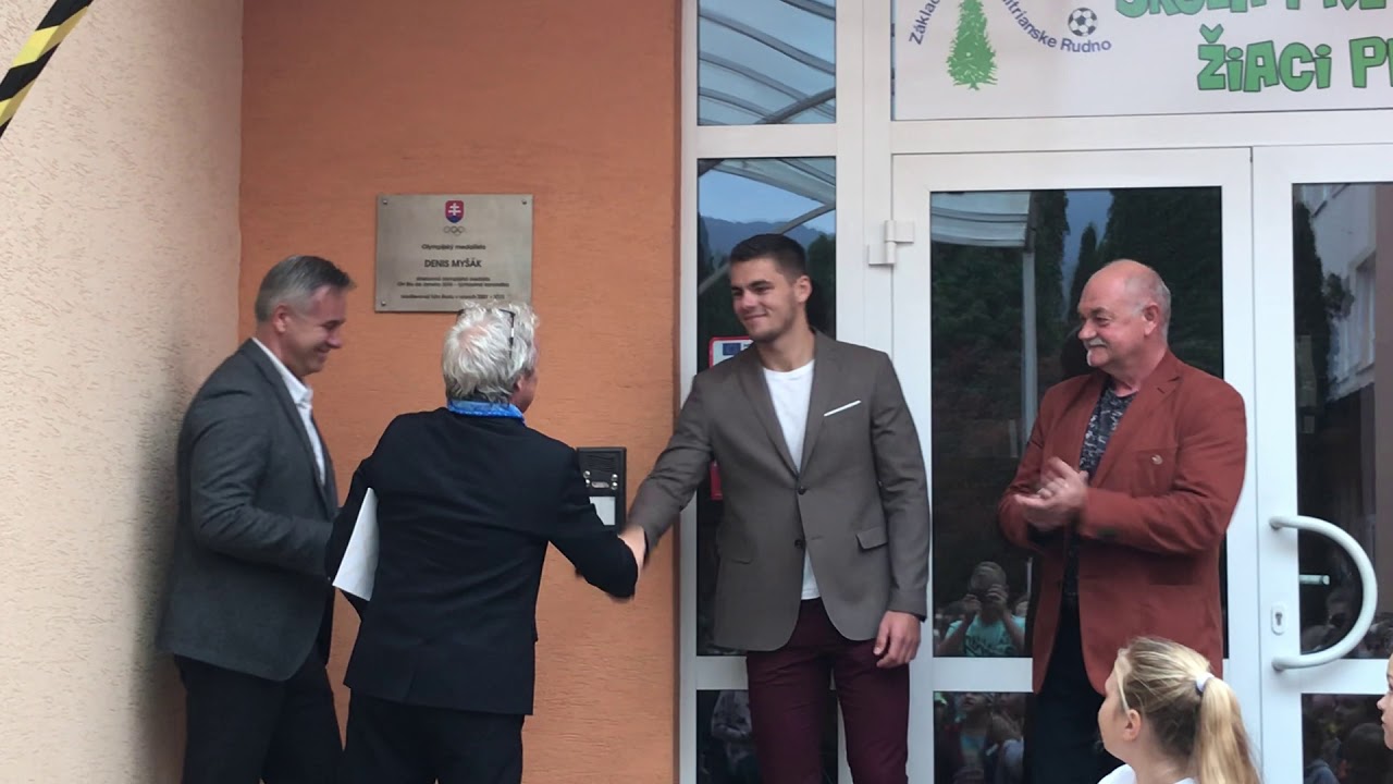 Slávnostné odhalenie pamätnej  tabule Denisovi Myšákovi