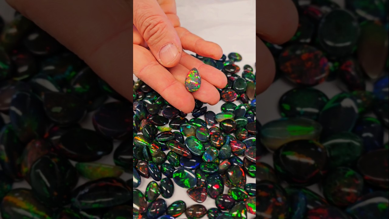 Opali Neri particolarissimi! Tu cosa ne pensi ? 