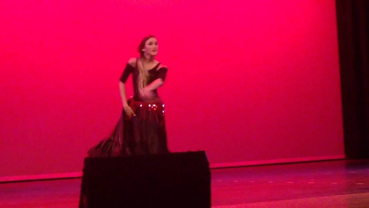 Jessica Figueroa Bailando Música Española - YouTube