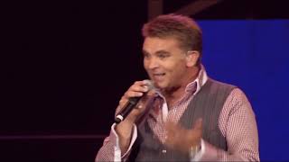 Video thumbnail of "Theuns Jordaan - Wie Se Kind Is Jy met Dr Victor (LIVE)"