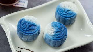 Blue And White Snowskin Mooncakes | 青花瓷月饼