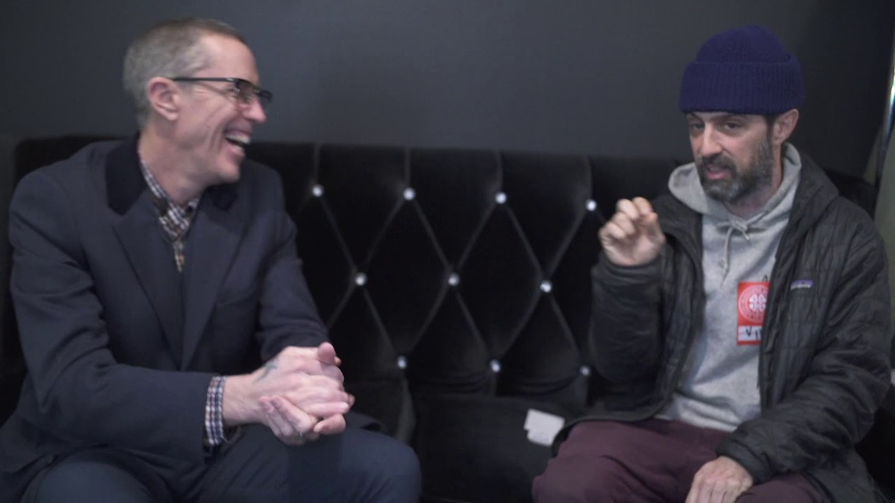 Почему Мэтт Хенсли носит футболку «Крейг Грассо»?