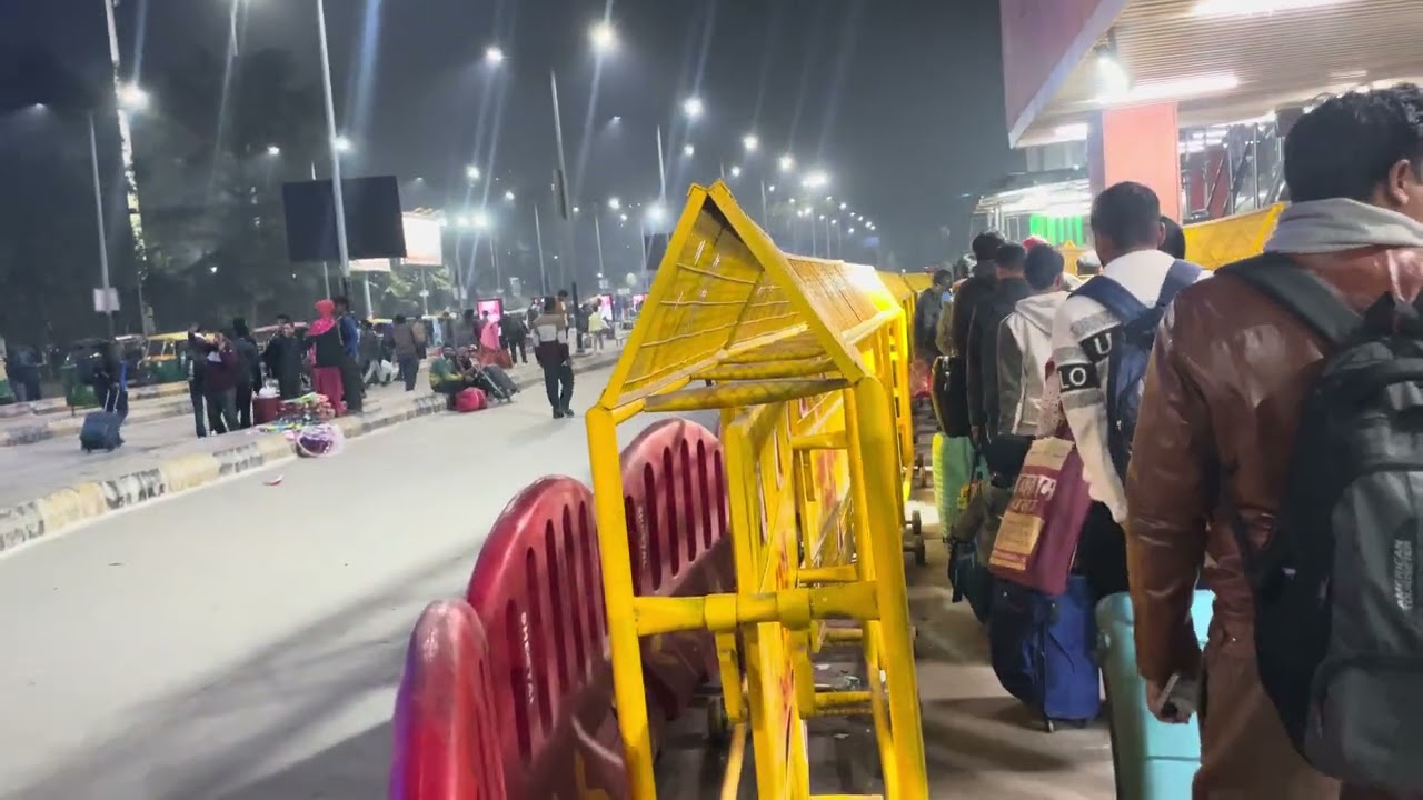 New Delhi railway station par kuy hua 😱😱