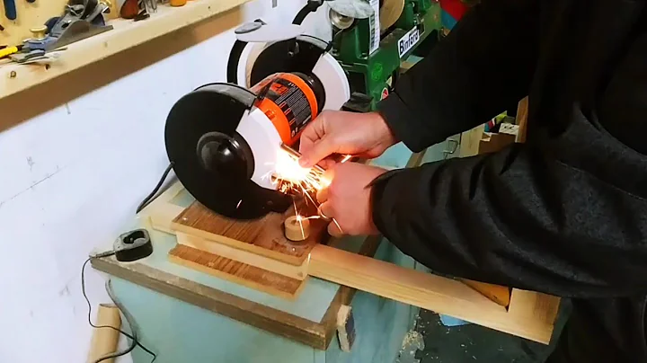 Sharpen Any Lathe Chisel/Quick And Easy Jig | Luther Woodworks