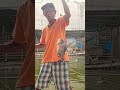 Orang tua yang sedang menghibur diri