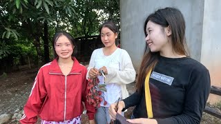 หนุ่มไทยถามค่าดอง​ #​น้องติน่า​ #สาวลาว ชาวบ้านนอกในเขตชนบทค่าดองเท่าไหร่หนุ่มไทยจะมาขอ