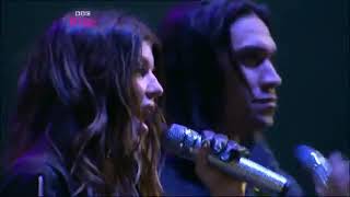 Black Eyed Peas - Meet Me Halfway (Glastonbury, England) [2009]