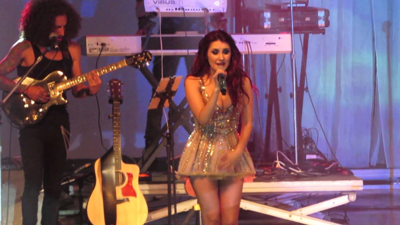 Dulce María - Medley RBD - Tenerte y Quererte/Otro Dia Que Vá