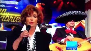 Angelica Maria hace un Homenaje a Juan Gabriel musicalmente