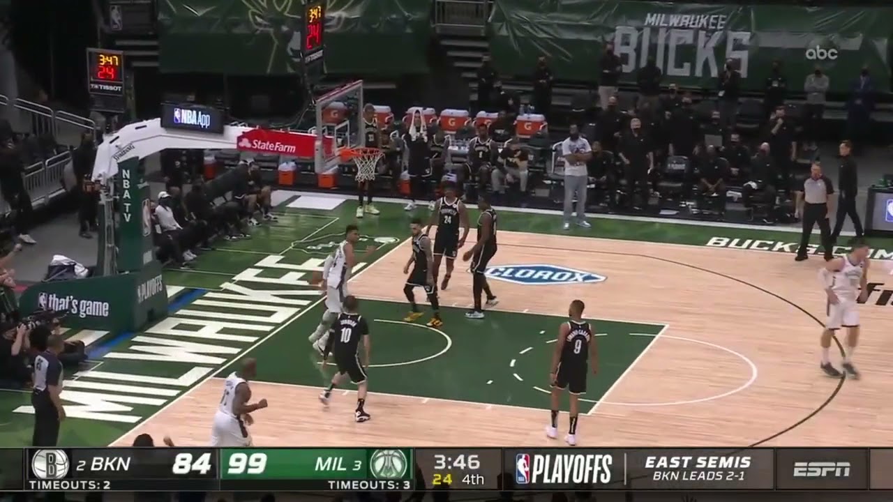 Giannis Antetokounmpo doing Giannis Antetokounmpo things huge block and