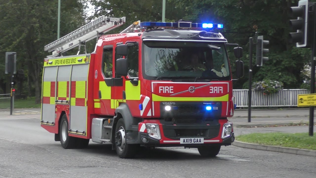 Suffolk Fire & Rescue Service - Long Melford WrL Responding - YouTube