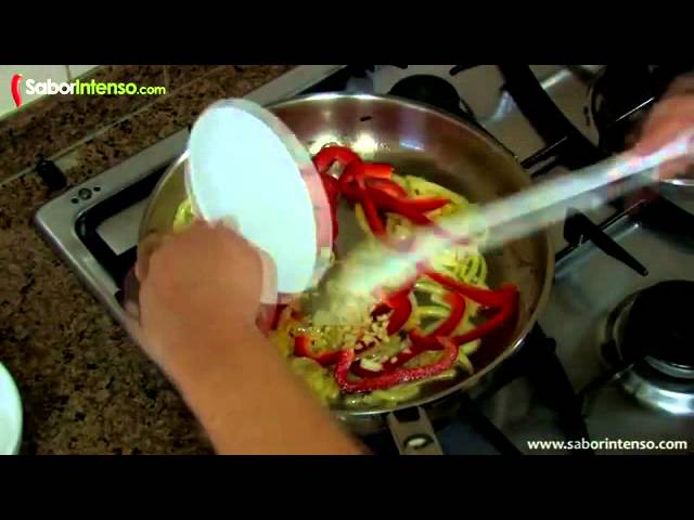 RECEITA DE LINGUINE COM BACALHAU À PORTUGUESA