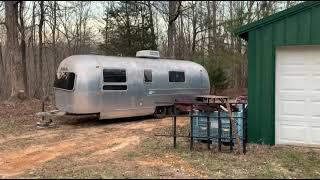 It’s Airstream Time, Starting Renovations, Lifting The Shell Off The Trailer Frame by Back in the Shop 168 views 2 years ago 21 minutes