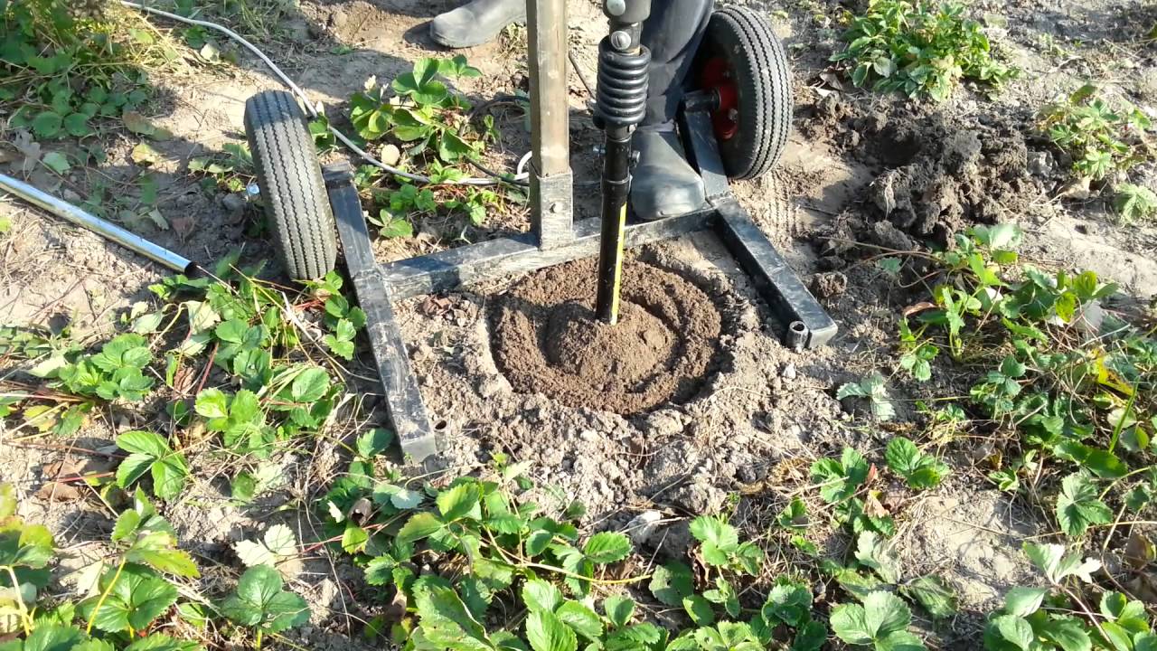 Бурение под столбы забора - YouTube