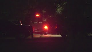 Assault suspect barricades himself in home with 4 kids inside