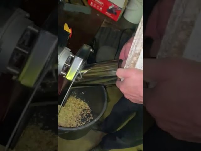 Drvička ovocia i zeleniny z nerezu