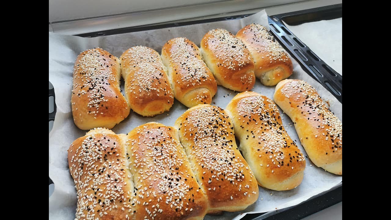 Türkische Hefebrötchen mit Weichkäse und Petersilie, Teigtaschen mit Käse! lecker!