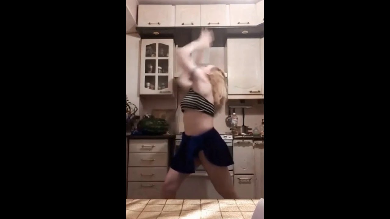 Сексуальные танцы пьяных сучек фото