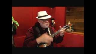 Video thumbnail of ""THERE ARE BUBBLES IN THE AIR" - Sing-along-play-along with Ukulele Mike Lynch"